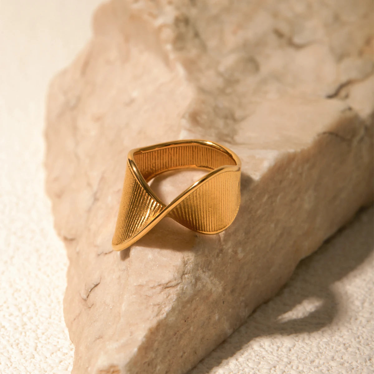 Aurine Geometric Ring