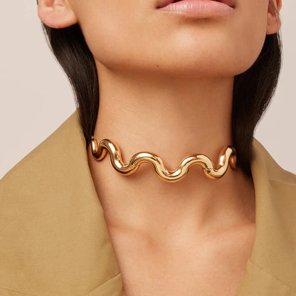 Elara Pendant Necklace