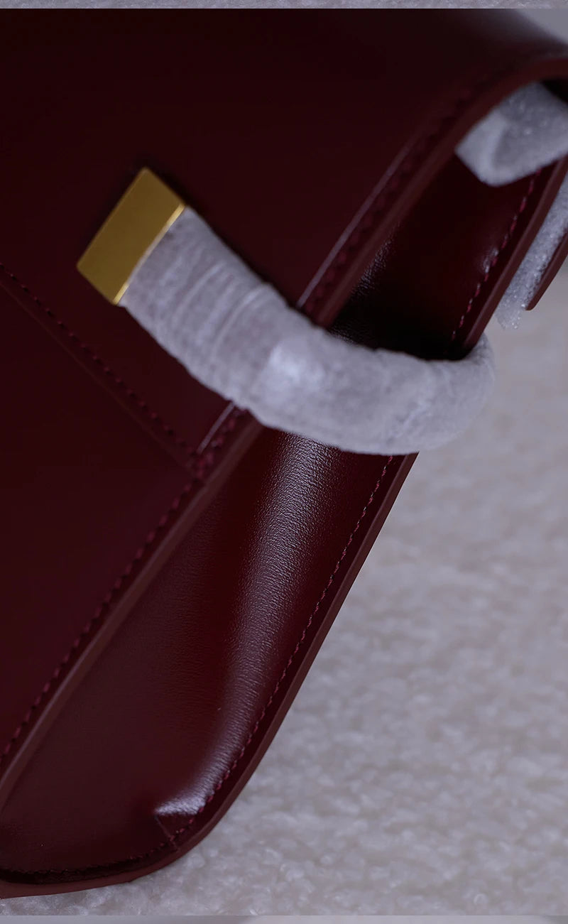 Manhattan Elegance Leather Shoulder Bag