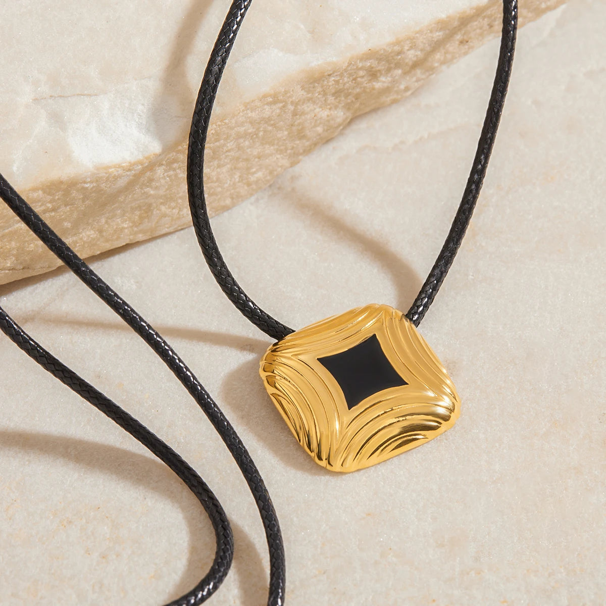 Miren Pendant Necklace